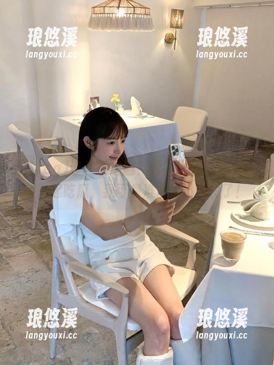 谁还在追剧？赶紧上线51cgapp一起吃瓜，我可是准备好小零食了！