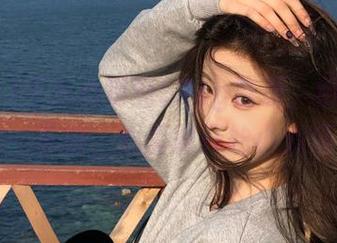 不小心滑到52cg首页，明明是要放松一下的，心里却开始小汹涌……