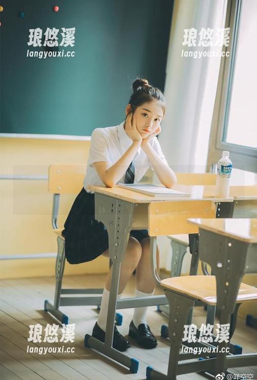 iOS只需轻轻一滑，52吃瓜网带你遨游八卦海洋！