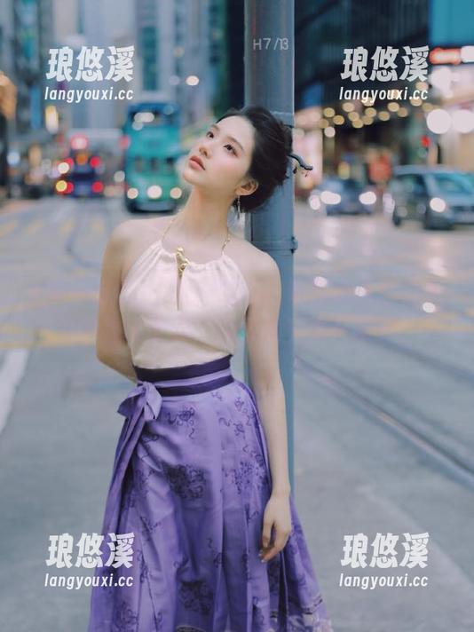 “五一吃瓜”带你走入今日大瓜的神奇世界，登录就能大开眼界！