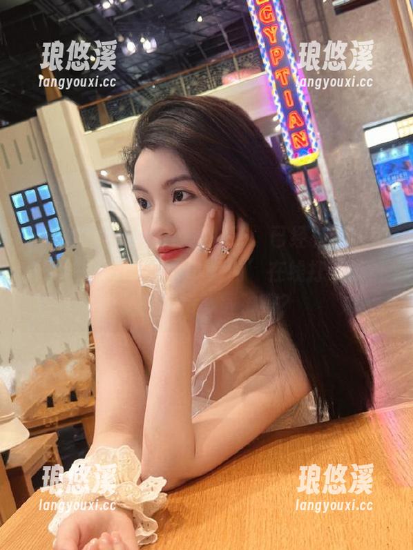 别装了，已经有多少小伙伴在‘五一吃瓜群众网’在线打卡了？你的app下载了吗？