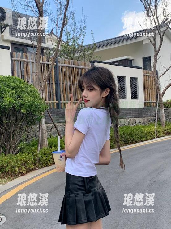 黑料吃瓜网 黑料吃瓜网app和我分享丑闻,你也给我带上病毒吗?