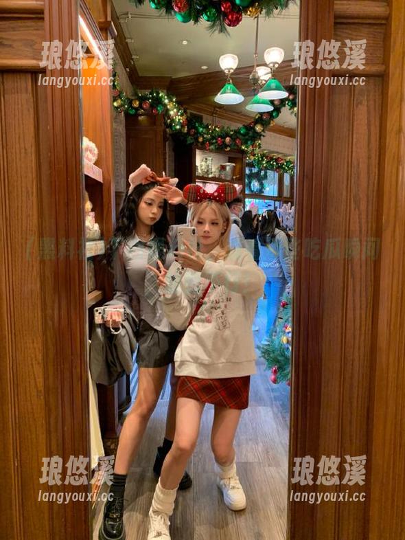 下载黑料社，观看那些吃瓜瞬间，尬到不行！